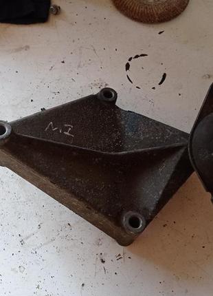 Кронштейн кпп  renault laguna