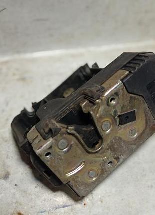 Замок дверей передній правий astra g zafira a 90561154