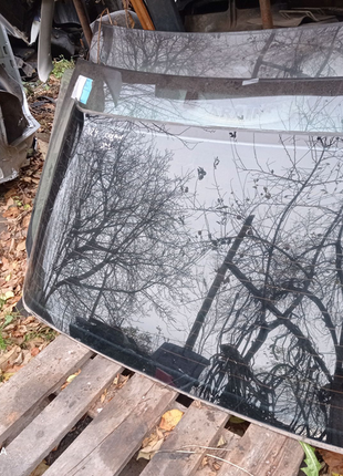 Скло заднє мерседес 124