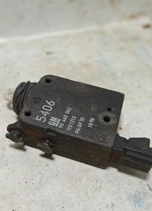 Привод замка багажника опель астра g 90460062