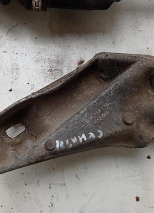Кронштейн опель сенатор 90182276