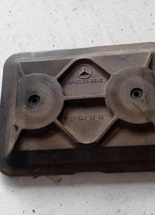 Кришка блоку запобіжників mercedes w123
