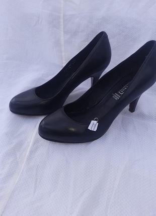 Жіночі туфлі, мешти