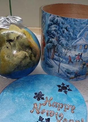 Новогодний подарок - набор: шкатулка для конфет и ёлочный шар.ручная работа4 фото