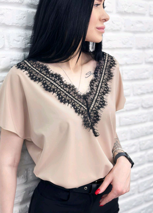 Жіноча блузка з вирізом та мереживом "brenda"
+великі розміри🔥6 фото