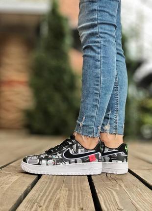 Классные женские кроссовки nike air force 1 worldwide чёрные с принтом4 фото