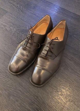 Продам коричневі чоловічі туфлі salvatore ferragamo