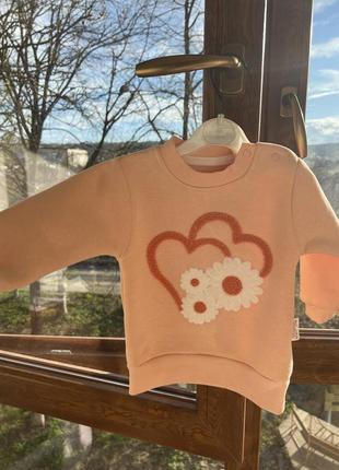 Костюм девичий на флисе,кофтинка и штанишки персикового цвета, наделенный 1 раз, на возраст 6-9 мес размер 68-74 см