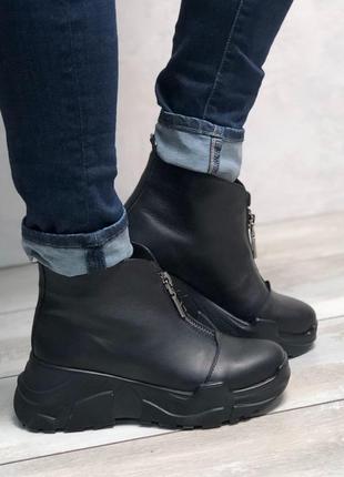 Ботинки из натуральной черной кожи на спортивной подошве