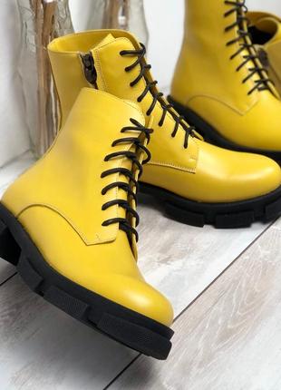 Стильные ботинки из натуральной желтой кожи на черной подошве2 фото