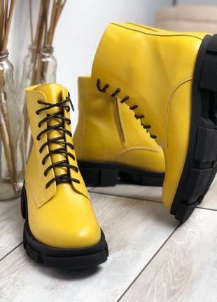 Стильные ботинки из натуральной желтой кожи на черной подошве3 фото