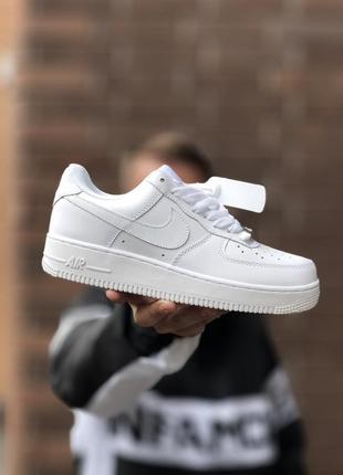 Шикарные мужские кроссовки nike air force 1 белые