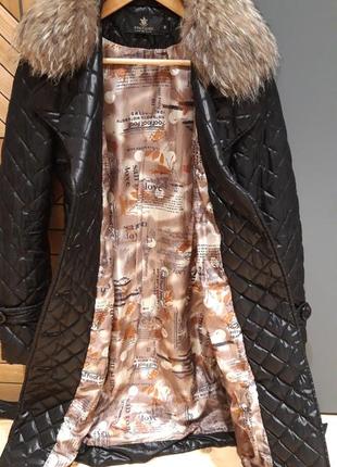 Шикарне демісезонне пальто зі знімним натуральним хутром стьобана4 фото
