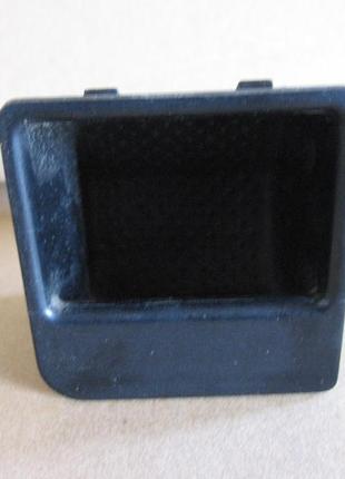 Ford sierra кишенька заглушка замість годинника на торпедо.