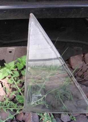 Ford escort mk3 скло кватирки у двері задню ліву.