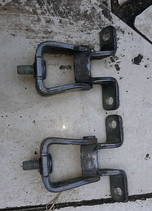 Петля кришки багажника skoda superb