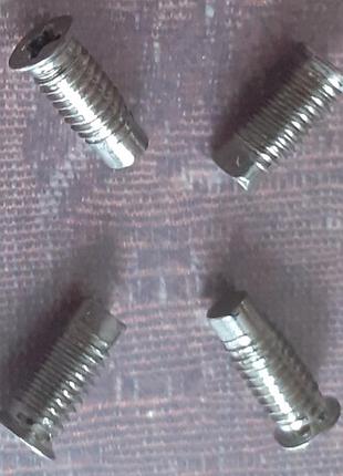 Набір гвинтів для кріплення вентилятору до корпусу.