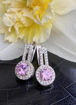 Нові яскраві стильні сержки з срібло рожеві та білі фіаніти діамантової огранки
