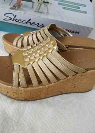 😊👣skechers ☀️высокие босоножки-шлепанцы на платформе 😊золотистые р. 39 26 см✨