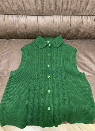 Жилет. зелений. вовна.
