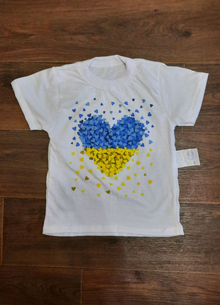 Патріотичні футболки з сердечком2 фото