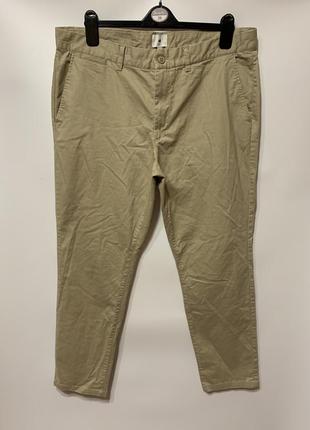 Мужские брюки бежевого цвета1 фото