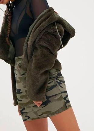 Зелёная трикотажная юбка хаки на резинке с армейским принтом милитари prettylittlething хл brandusa2 фото
