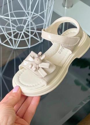 Гарні босоніжки