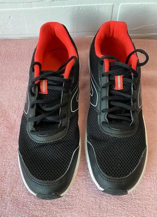 Жіночі кросівки для бігу kalenji чорно-коралові. розмір 40,5 см2 фото
