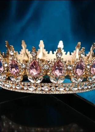 Золота корона для торту, кругла тіара, діадема (велике каміння ніжно-рожевого кольору)3 фото