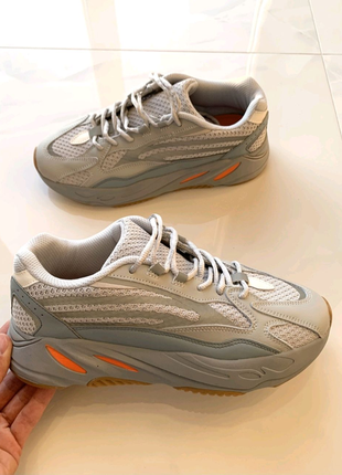 Стильні чоловічі кросівки adidas yeezy boost 7005 фото