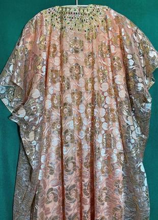 Сукня-туніка теплого персикового відтінку з вишивкою ручної роботи.9 фото