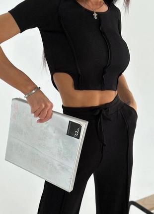 Костюм женский однотонный топ с швами на изнаношении брюки на высокой посадке качественный стильный черный3 фото