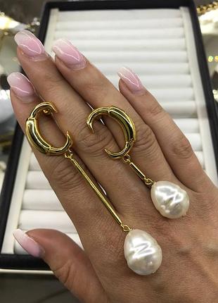 Брендові сережки в позолоті в перлиною