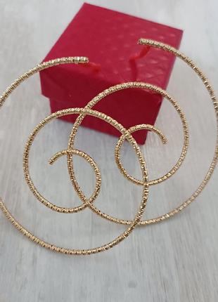 Золотистые серьги кольца