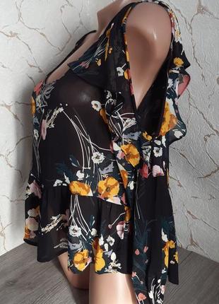 Блуза вискозная с открытыми плечами чёрная принт цветов размер 462 фото