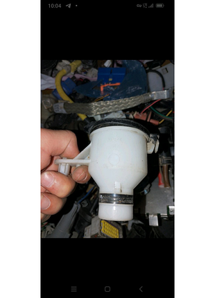 Горловина бачка омивача toyota rav4