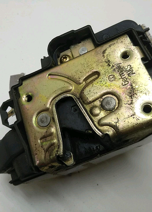 Замок дверей передній правий vw golf 3