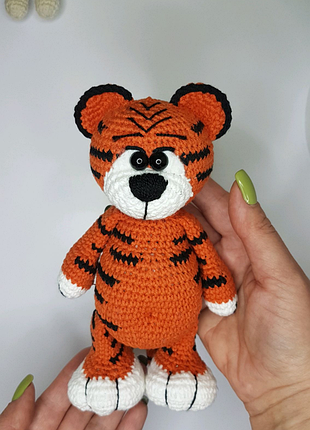 В'язаний тигреня символ 2022 року