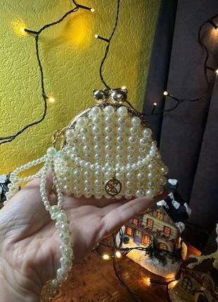 Гаманець із перлинних намистин