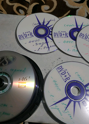 Диски з фільмами формат dvd.