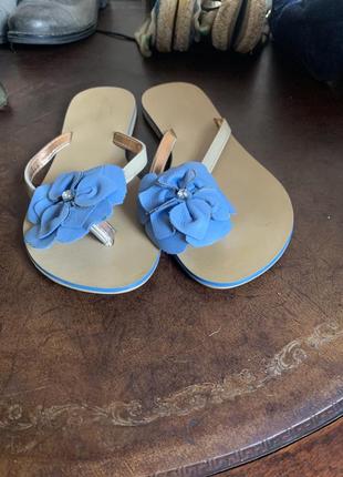 Сланци. дитячі вʼєтнамки / жіночі шльопані