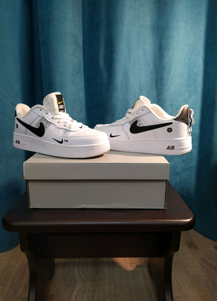 Nike air force 1 07 low lv8 ultra white.