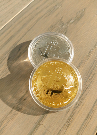 Сувенірна монета bitcoin