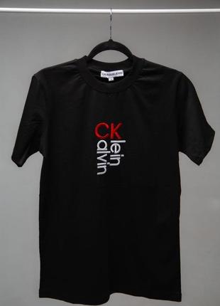 Футболка  calvin klein/не оригінал