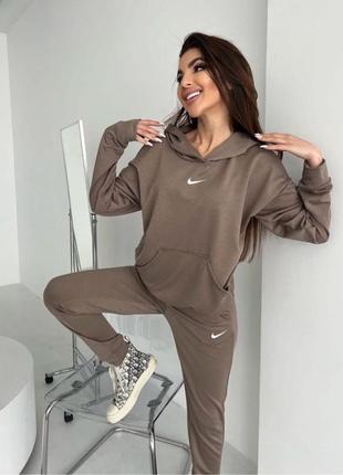 Женский спортивный костюм nike