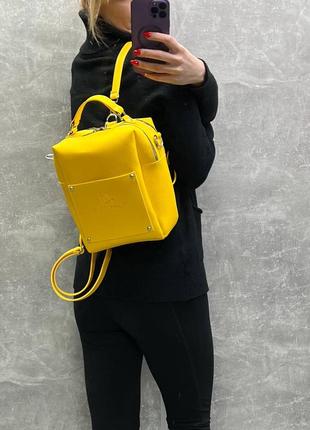 Сумка-рюкзак 2в1 желтого цвета из искусственной кожи4 фото