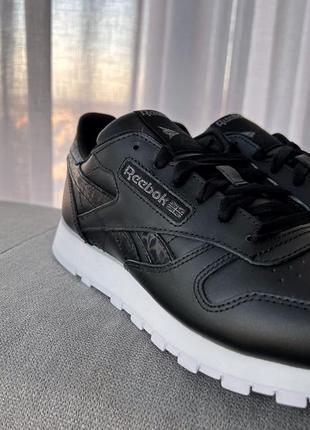 Черные кроссовки reebok classic leather
