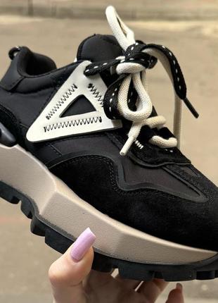 Черные кроссовки новые