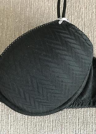 Симпатичный черный бюстгальтер  литой  пуш-ап 75 а